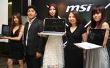 Marco-chen-ctry-mgr-msi-my-and-ms-diana-huang-pdt-mgr-msi-flanked-by-models-carrying-the-three-new-notebooks